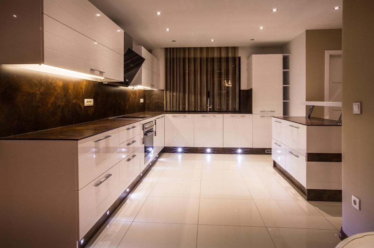 Bentley Apartments Pristina Exterior foto