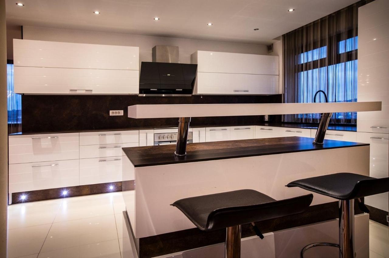 Bentley Apartments Pristina Exterior foto