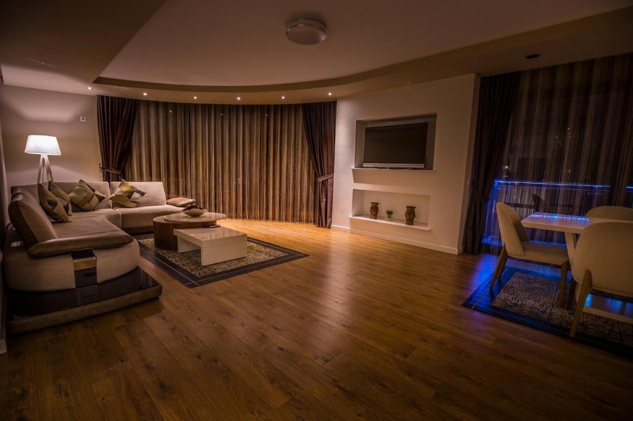 Bentley Apartments Pristina Exterior foto