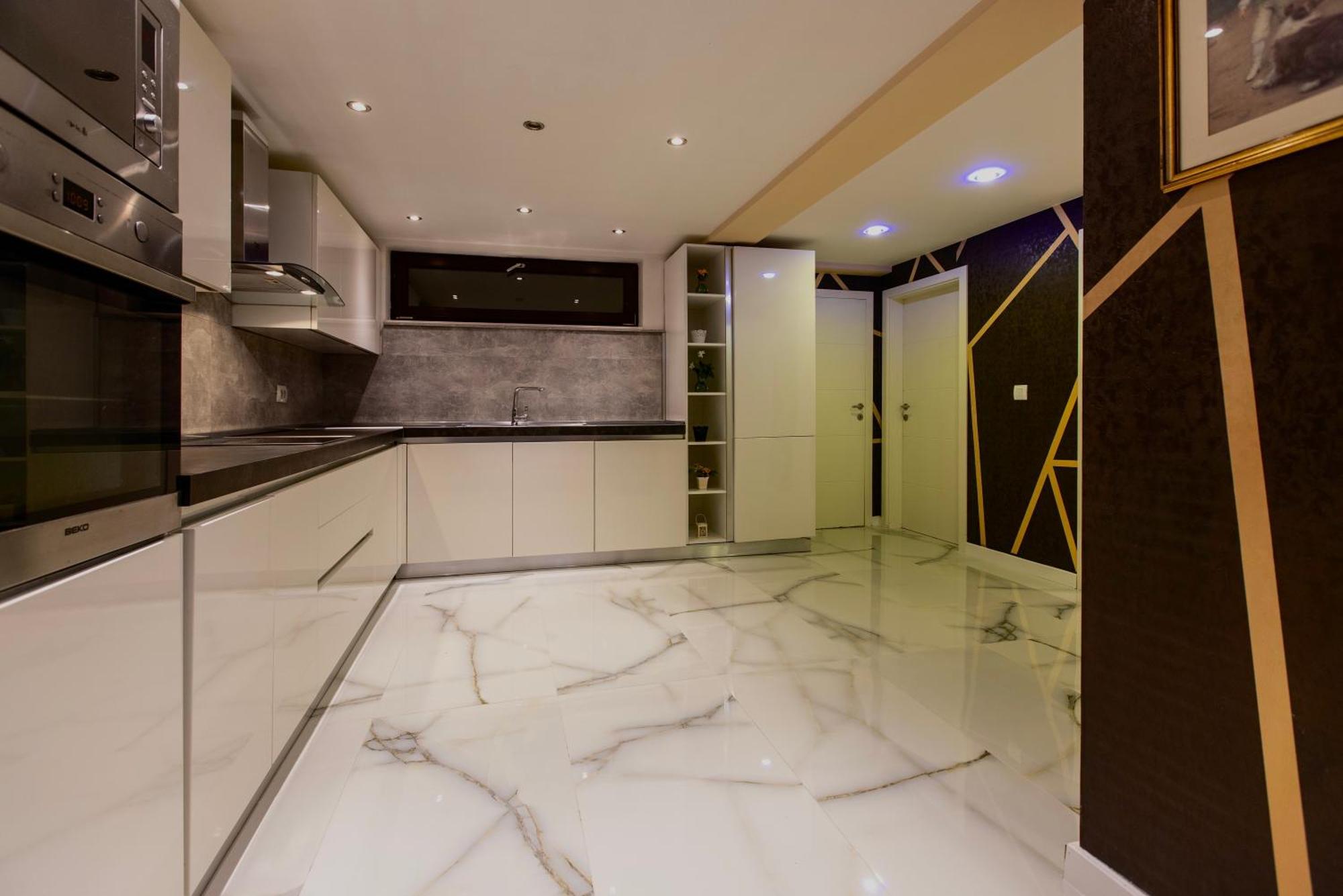 Bentley Apartments Pristina Exterior foto