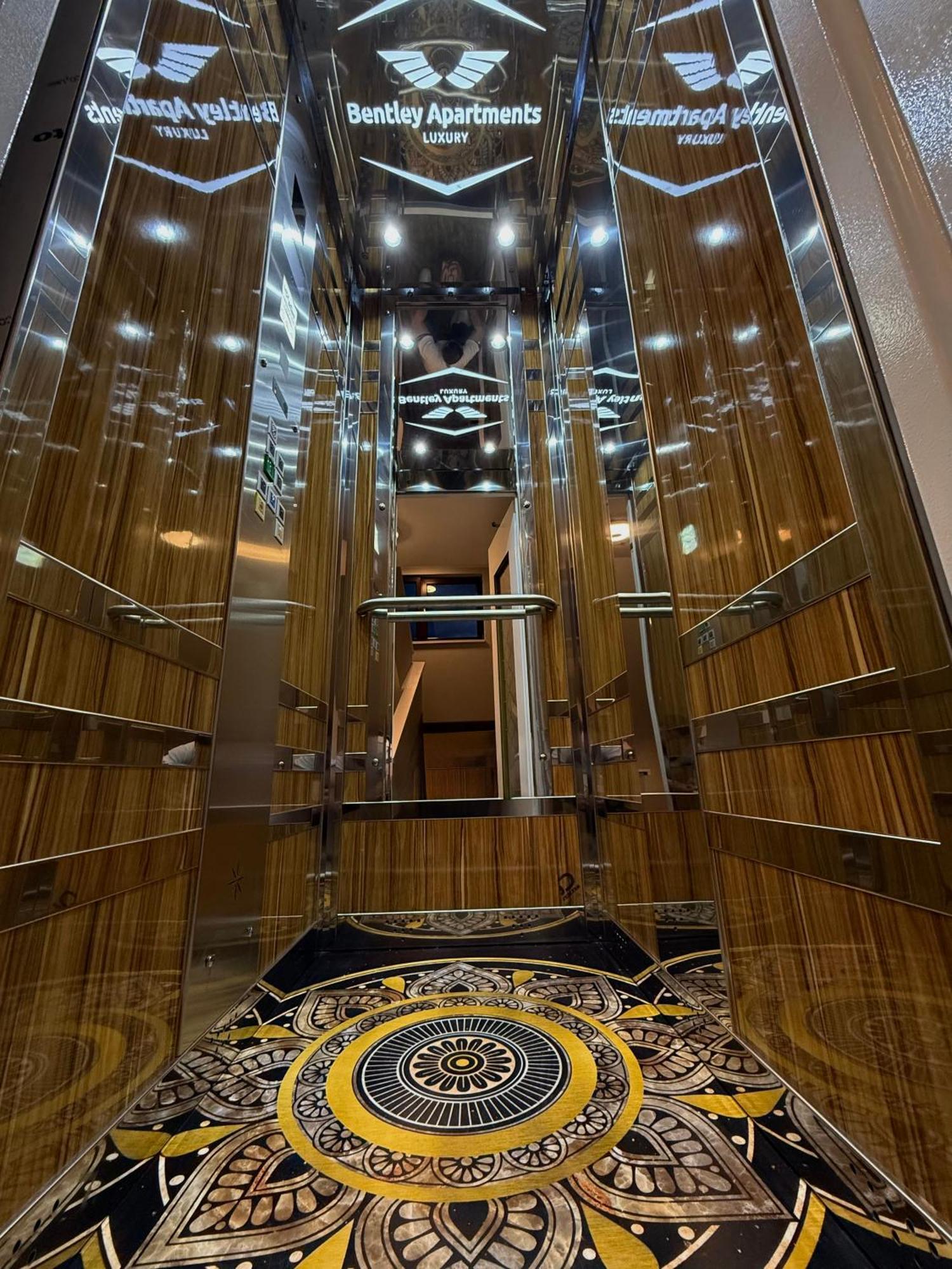 Bentley Apartments Pristina Exterior foto