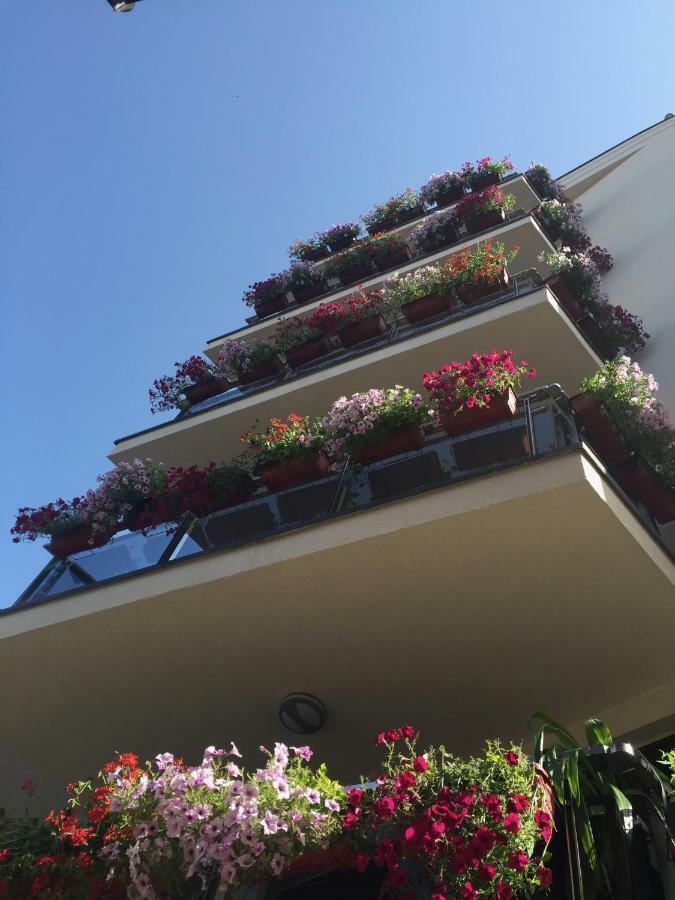 Bentley Apartments Pristina Exterior foto