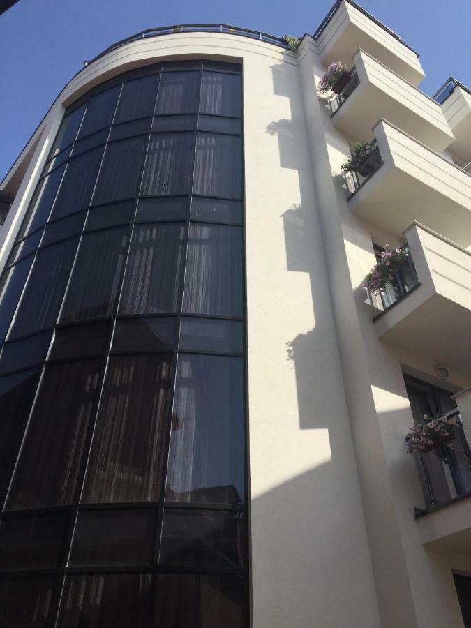 Bentley Apartments Pristina Exterior foto