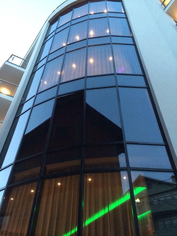 Bentley Apartments Pristina Exterior foto
